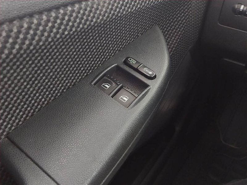 Škoda Fabia (2005) Ambiente 1.2 12V, nová STK - fotka 13 z 14