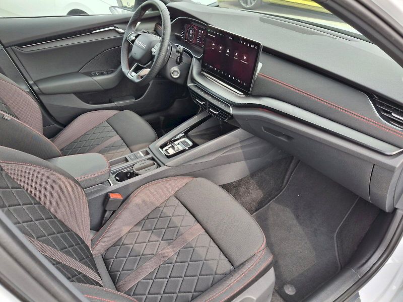 Škoda Octavia (2025) RS DSG 2,0TSi 195kW - fotka 14 z 35