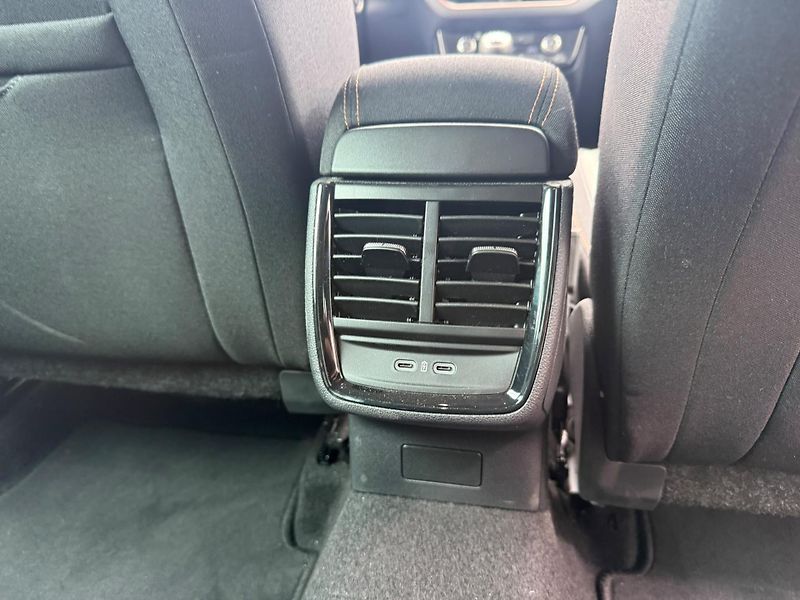 Škoda Scala Top Selection 1.5 TSI 110kw - fotka 22 z 24