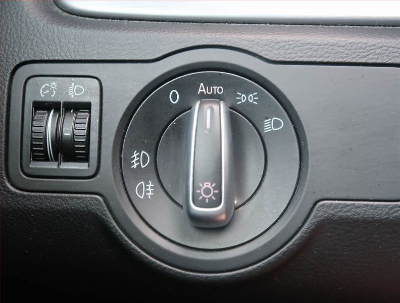 Volkswagen Passat (2012) 1.6 TDI, Park. senzory - fotka 16 z 18