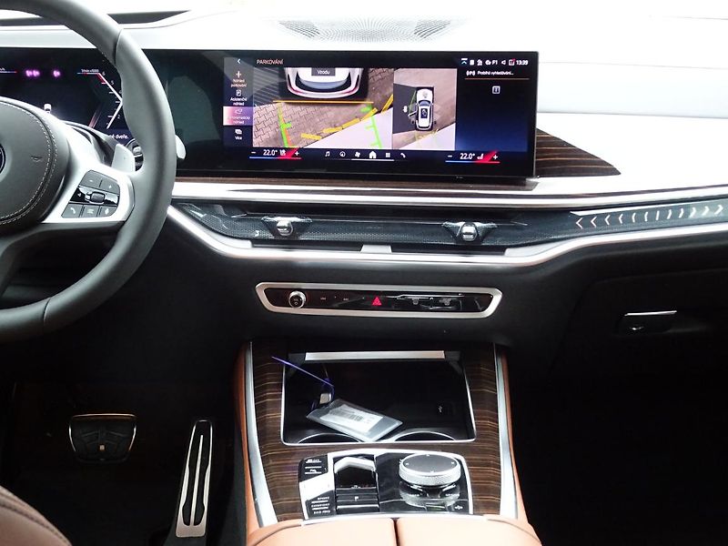 BMW X5 xDrive30d - fotka 6 z 7