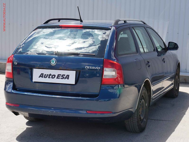 Škoda Octavia (2012) 1.6TDi, ČR, Ambition - fotka 4 z 16