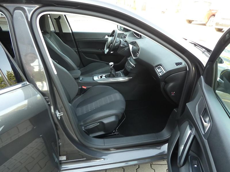 Peugeot 308 (2019) SW ALLURE 1.5 BlueHDi 130 MAN6 - fotka 27 z 27