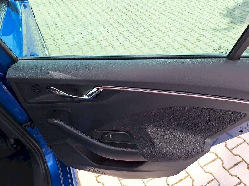 Škoda Kamiq (2025) 1.0 TSI / 85 kW / 6MP / TOP SE - fotka 28 z 31