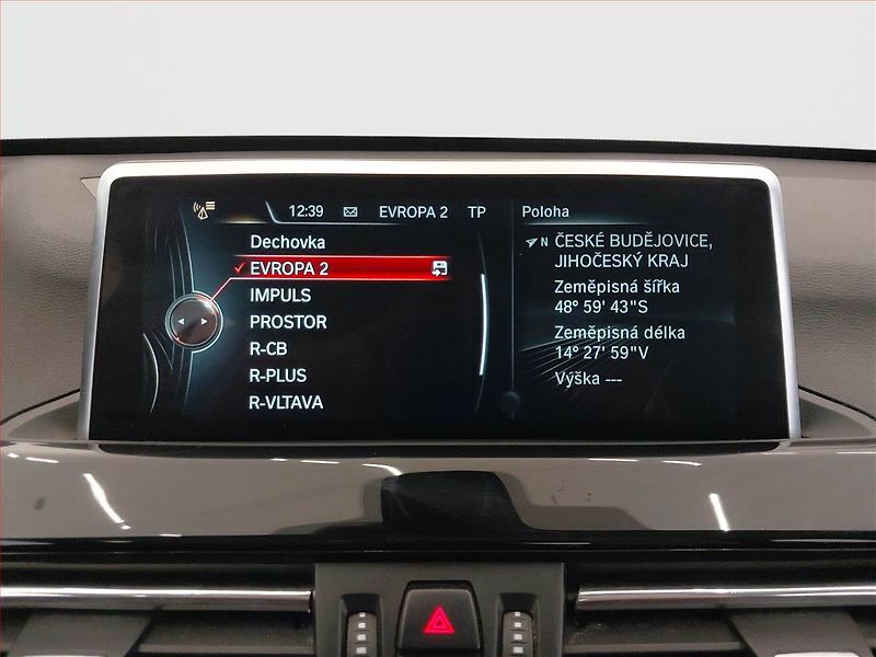 BMW X1 (2016) sDrive18d, Tempomat - fotka 13 z 18