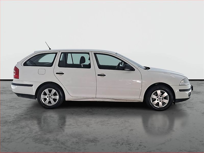 Škoda Octavia (2012) 1.6, ČR,1.maj - fotka 6 z 15
