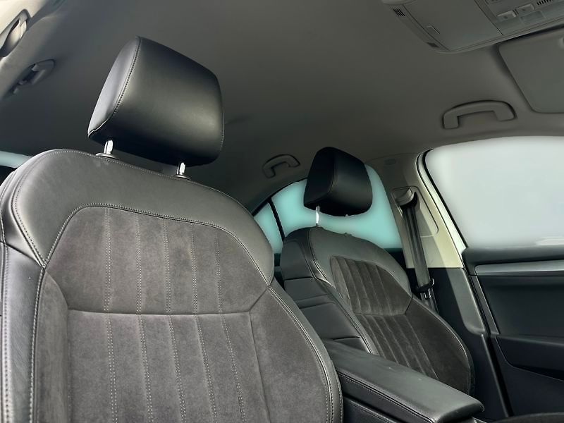 Škoda Superb 2.0 TDI Style - fotka 16 z 18