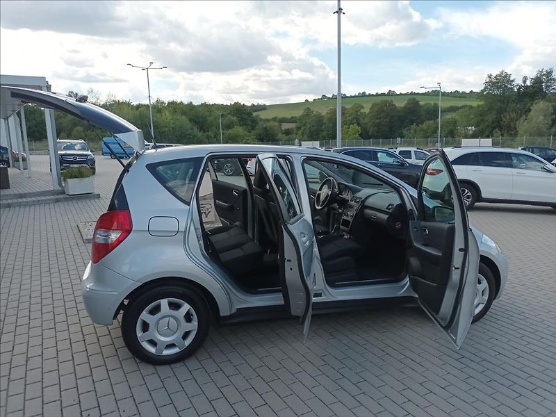 Mercedes-Benz Třídy A 1,5 160i,70kw,KLIMA,AUTOMAT - fotka 9 z 37