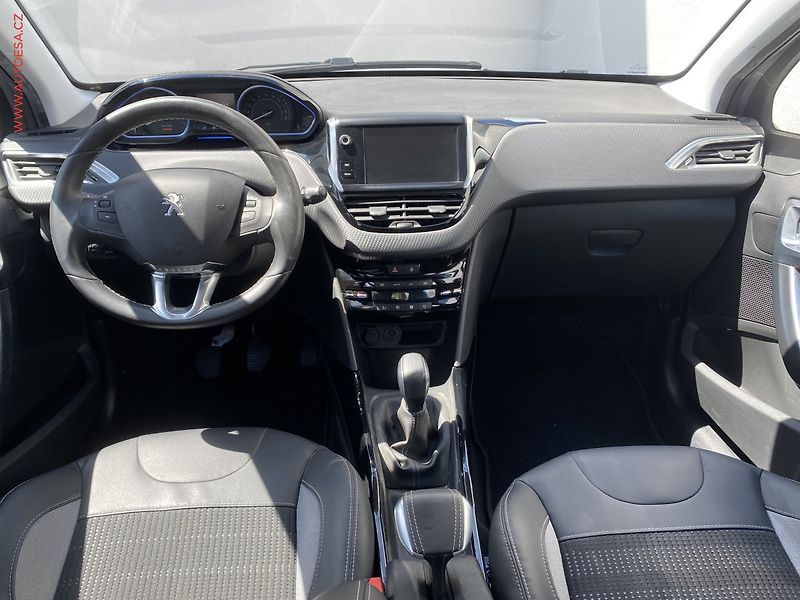 Peugeot 2008 (2015) 1.2PT, Allure, park. čidla - fotka 8 z 17