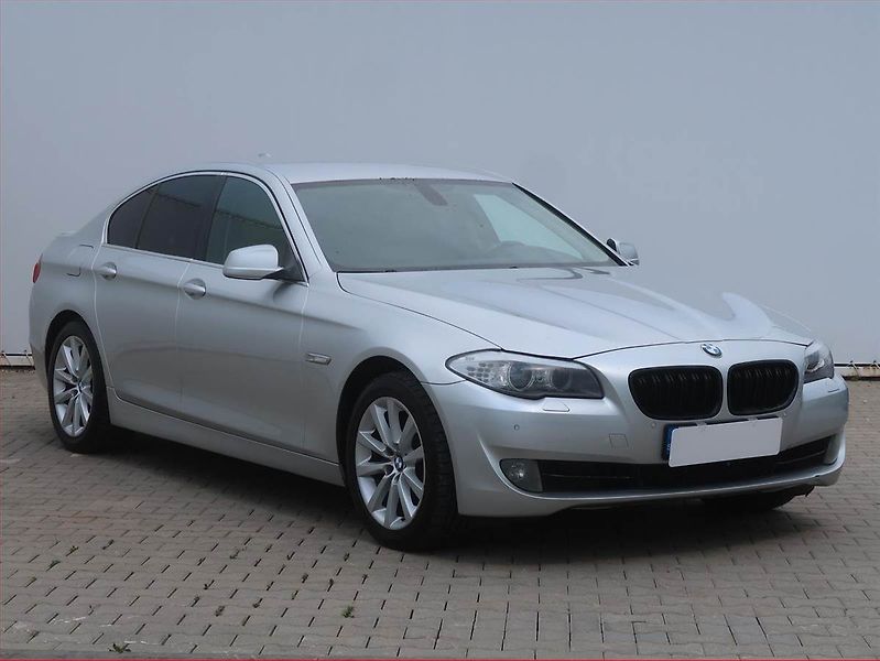 BMW Řada 5 (2010) 530d, Automat, Xenony - fotografie inzerátu