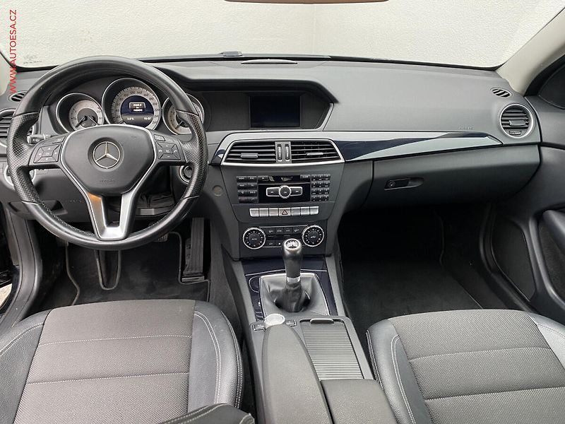 Mercedes-Benz Třídy C (2014) 1.6i C180, Klima - fotka 8 z 17