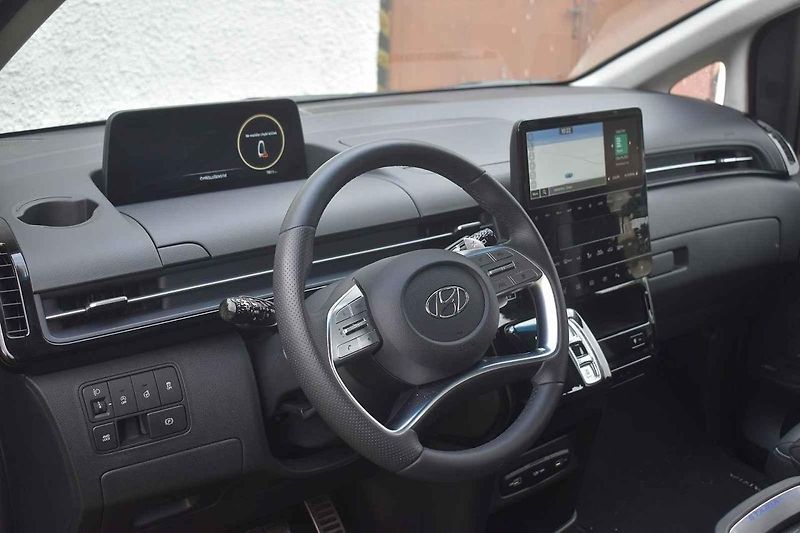 Auto se hodí k pohodlnému cestování nejen po českých luzích a hájích