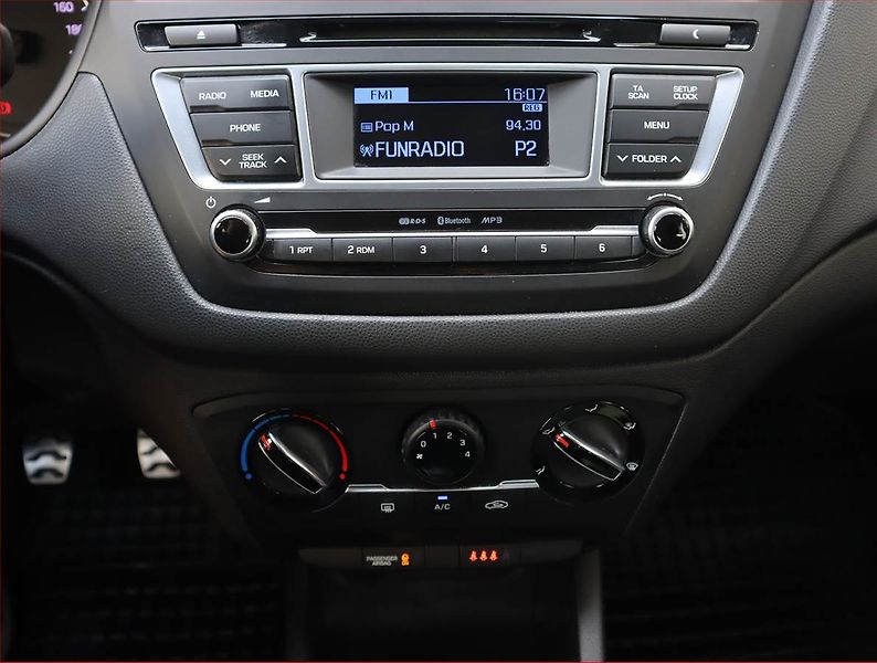 Hyundai i20 (2016) Active 1.4, Serv.kniha - fotka 12 z 17