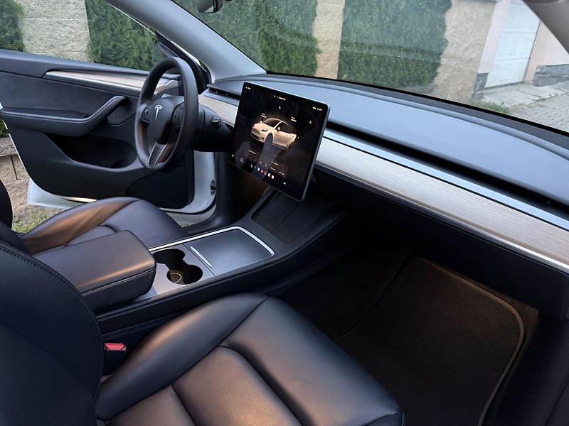 Tesla Model Y (2023) Performance -Hardware 4- FSD- - fotka 14 z 19