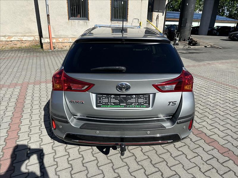 Toyota Auris 1,6 EXCLUSIVE TAŽNÉ - fotka 4 z 26