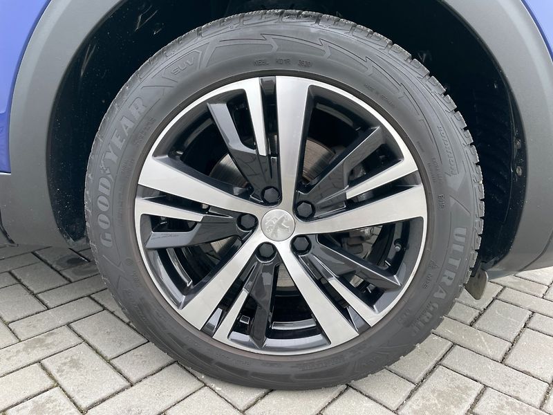 Peugeot 3008 (2020) 1.2PT 96kW! Allure! Navigace! - fotka 34 z 35