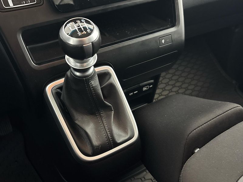 Hyundai Staria Smart - fotka 20 z 30