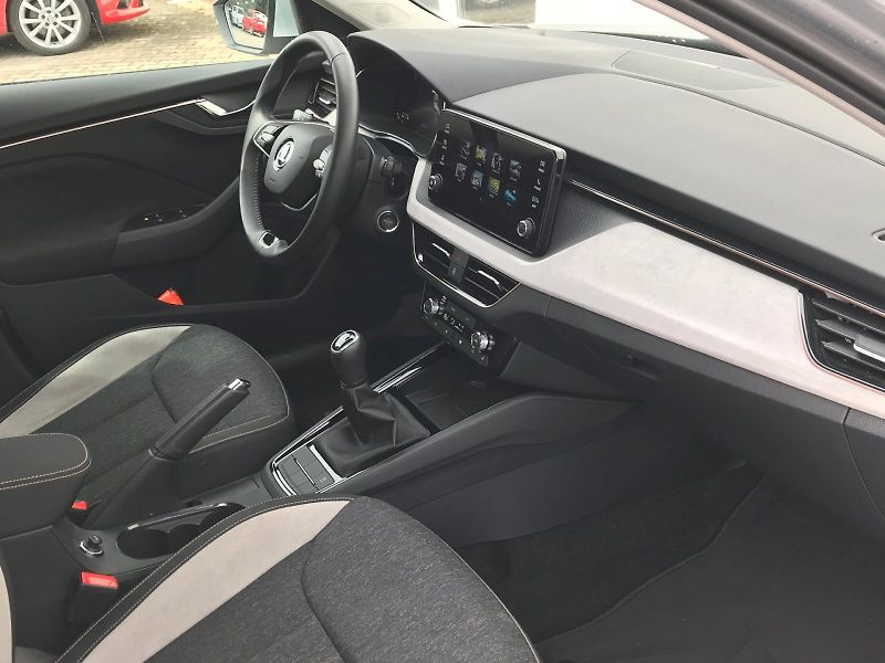 Škoda Kamiq (2024) Top Selection 1,0 TSI - fotka 7 z 26
