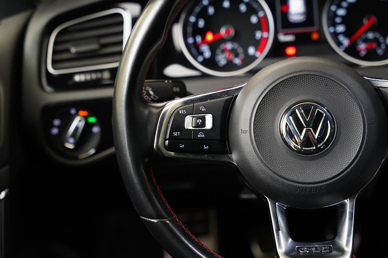 Volkswagen Golf - fotka 15 z 26
