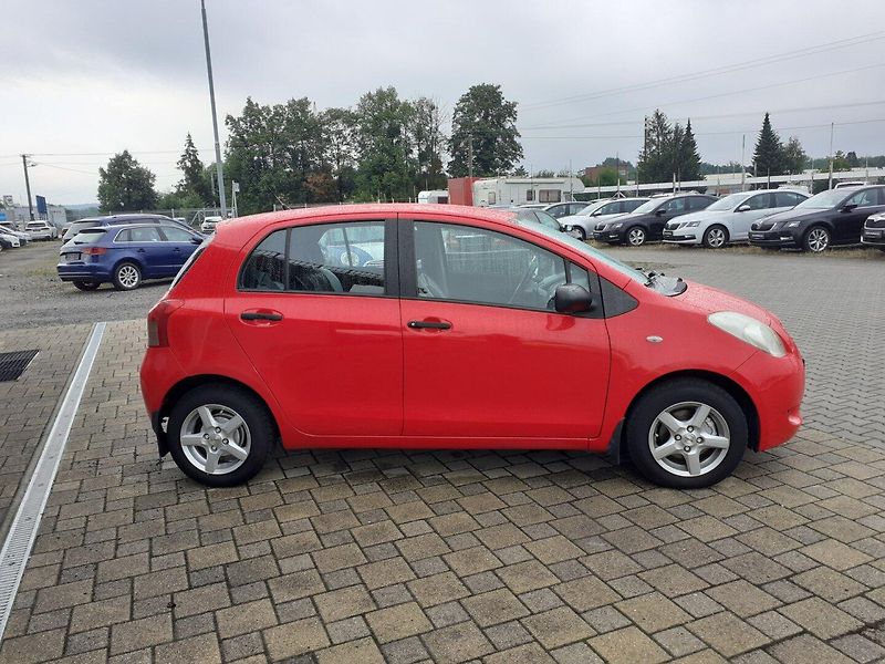 Toyota Yaris (2008) 1.3 i KLIMA ČR - fotka 3 z 27