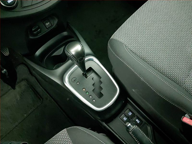 Toyota Yaris (2015) 1.5 Hybrid, Automat - fotka 13 z 16