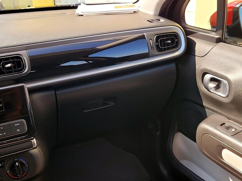 Citroën C3 1,2 110k Feel *SERV.KNIHA*   - fotka 30 z 44