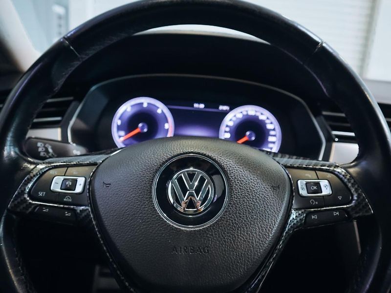 Volkswagen Passat 2.0TDI Highline 4M 176kW - fotka 12 z 29