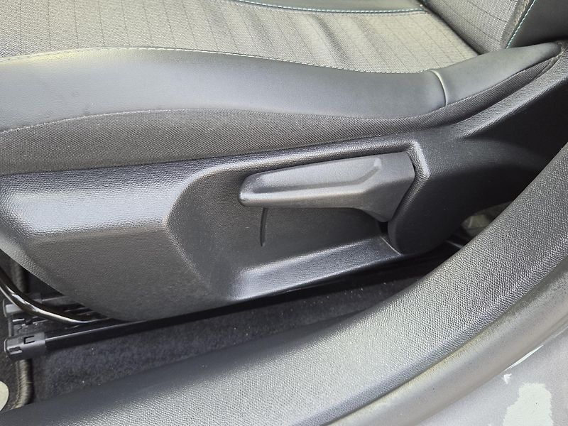 Peugeot 208 (2020) 1.2 PT 100 ALLURE EAT8 - fotka 25 z 26