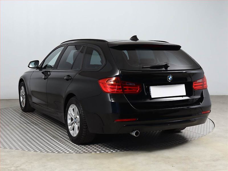 BMW Řada 3 (2013) 320 d, Automat, Navi, Tempomat - fotka 4 z 20