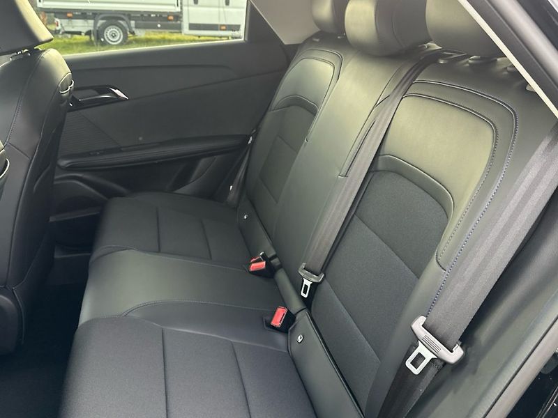 MG MG4 (2025) EXCLUSIVE 64 kWh *SPEC. AKCE - fotka 9 z 21