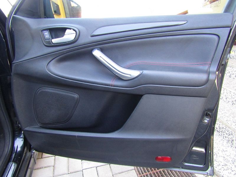 Ford S-MAX (2011) TITANIUM S 2.0 TDCi - fotka 29 z 44