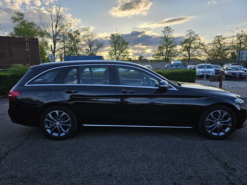 Mercedes-Benz Třídy C (2016) C220D 125kW 4MATIC 7G AIRMATIC - fotka 4 z 50