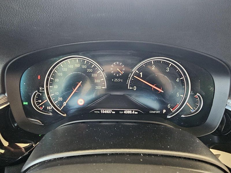 BMW Řada 5 540d xDrive - fotka 15 z 26