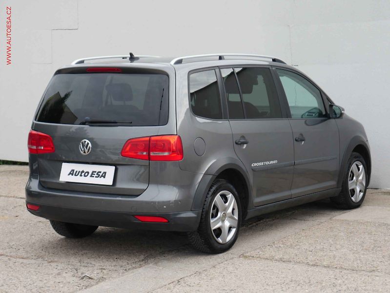 Volkswagen Touran (2015) 2.0TDi 7míst, Bixenon - fotka 6 z 16