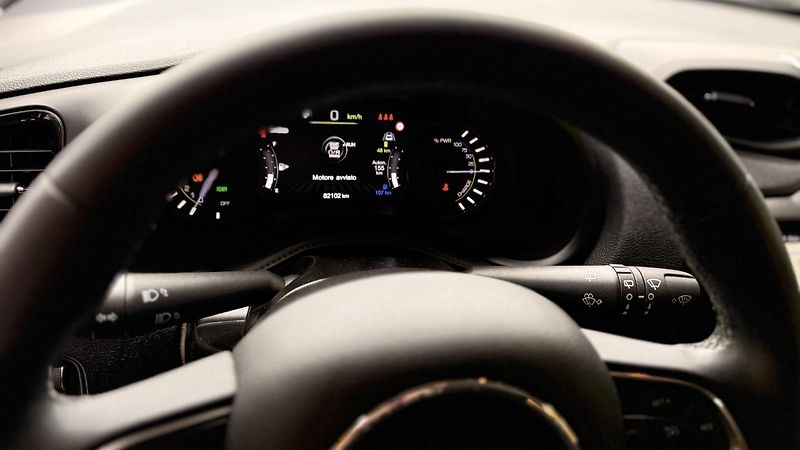 Jeep Renegade (2020) 1.3 T4 PHEV,4x4,50km dojezd - fotka 49 z 59