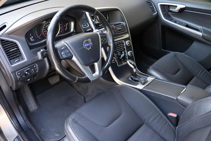 Volvo XC60 D4 2.0 133kW AT DPH - fotka 19 z 50