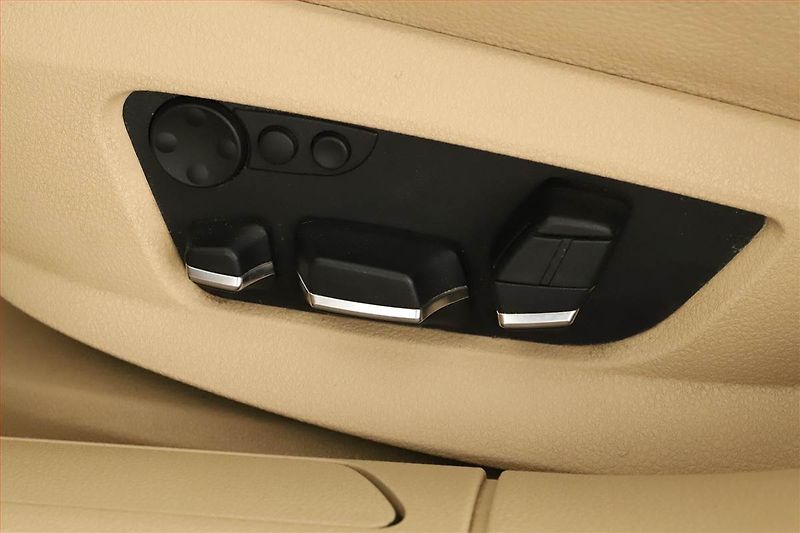 BMW Řada 7 (2010) 740d xDrive, 4X4, Automat - fotka 17 z 22