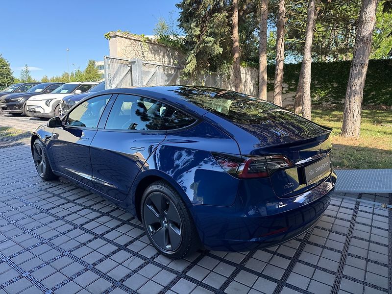 Tesla Model 3 Long Range AWD REZERVACE - fotka 4 z 41