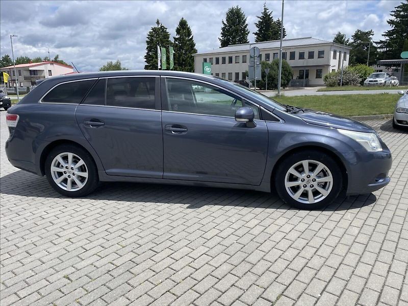 Toyota Avensis 2,0 D-4D 93 kw Klima bez koroz - fotka 5 z 30