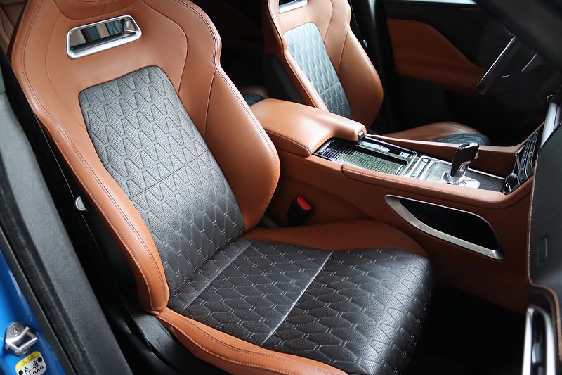 Jaguar F-Pace SVR 5.0 V8 AWD 405kW DPH - fotka 45 z 50
