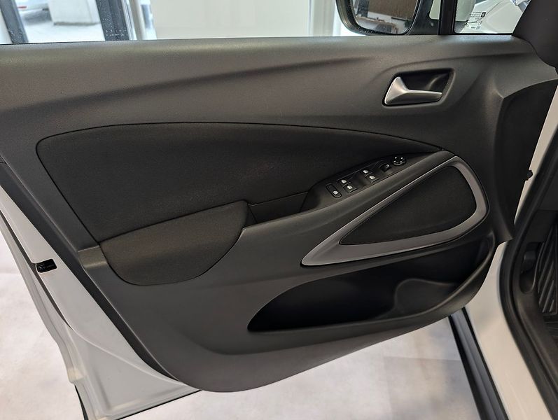 Opel Crossland X 1.2 T - fotka 9 z 26