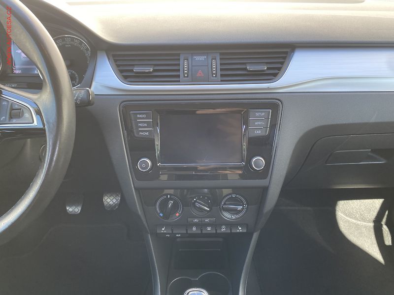 Škoda Rapid (2017) 1.0 TSI, ČR, AC, výhřev sed. - fotka 12 z 17