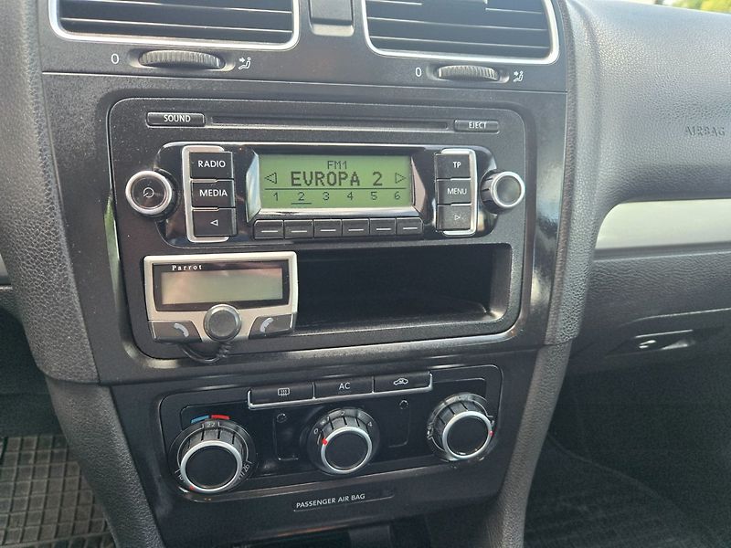 Volkswagen Golf (2010) 1.2 TSI - fotka 11 z 18