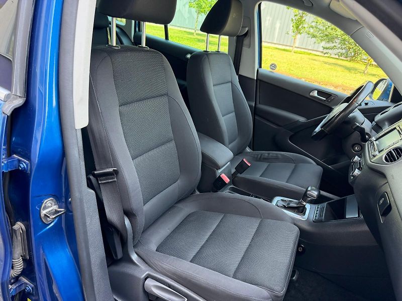 Volkswagen Tiguan 2,0 TDI 4x4 / Sport / servis.k - fotka 19 z 29