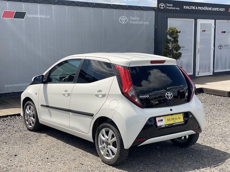Toyota Aygo 1.0i, ČR, X-play Style, záruka - fotka 5 z 16