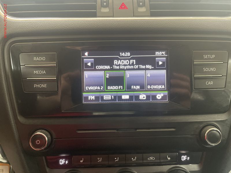 Škoda Octavia (2015) 1.6 TDi, 2.maj,ČR, AC, park - fotka 13 z 15