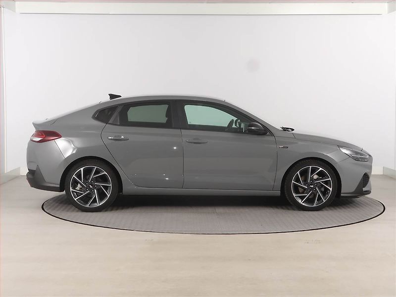 Hyundai i30 (2022) N-Line 1.5 T-GDI MHEV - fotka 6 z 17