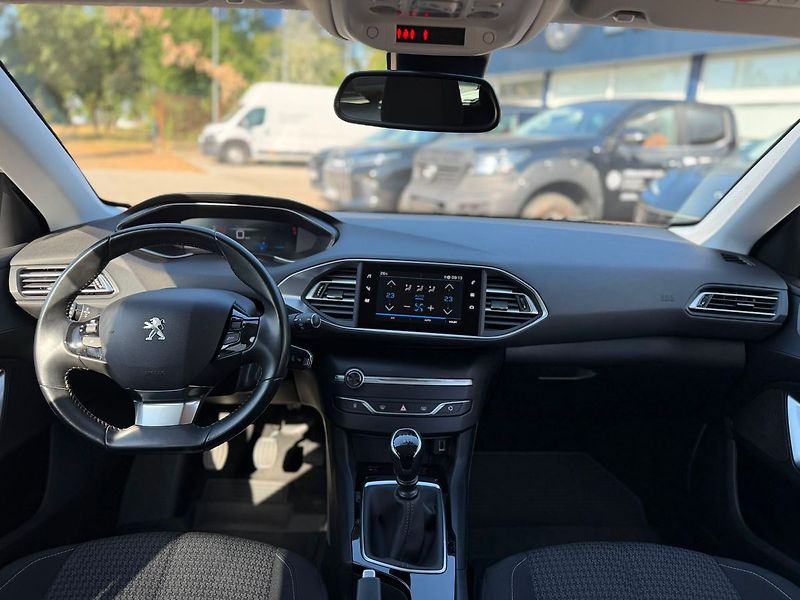 Peugeot 308 SW ACTIVE PACK 1.2PT 130 MAN6 - fotka 2 z 28