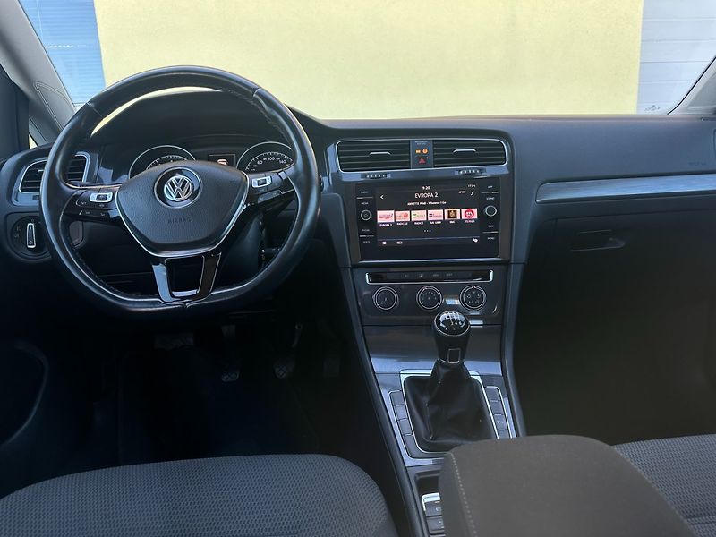 Volkswagen Golf 1.0TSi 85kW/1MAJ/Serv.knih/TOP - fotka 24 z 39