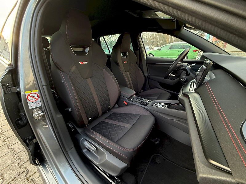 Škoda Octavia (2024) Combi 2.0 TSI 195 kW DSG RS - fotka 23 z 25